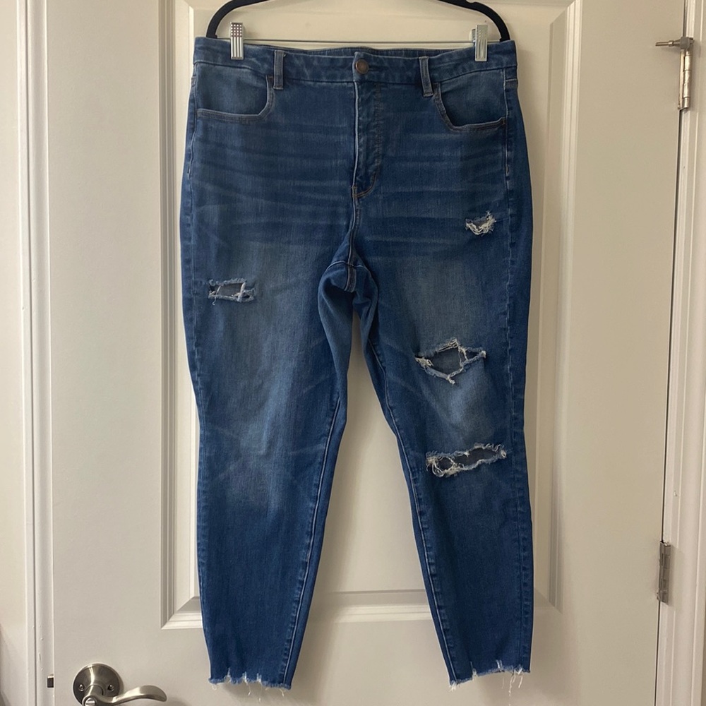 American Eagle Distressed Curvy High Rise Jegging Size 18 Short